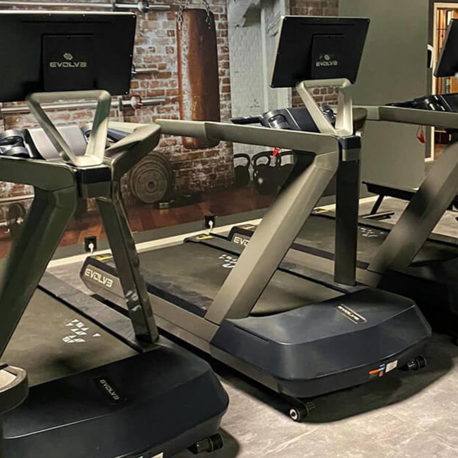 Evolve Fitness CT-215X-GR professionele loopband - grijs - met XL 21,5" 2K touchscreen entertainment console
