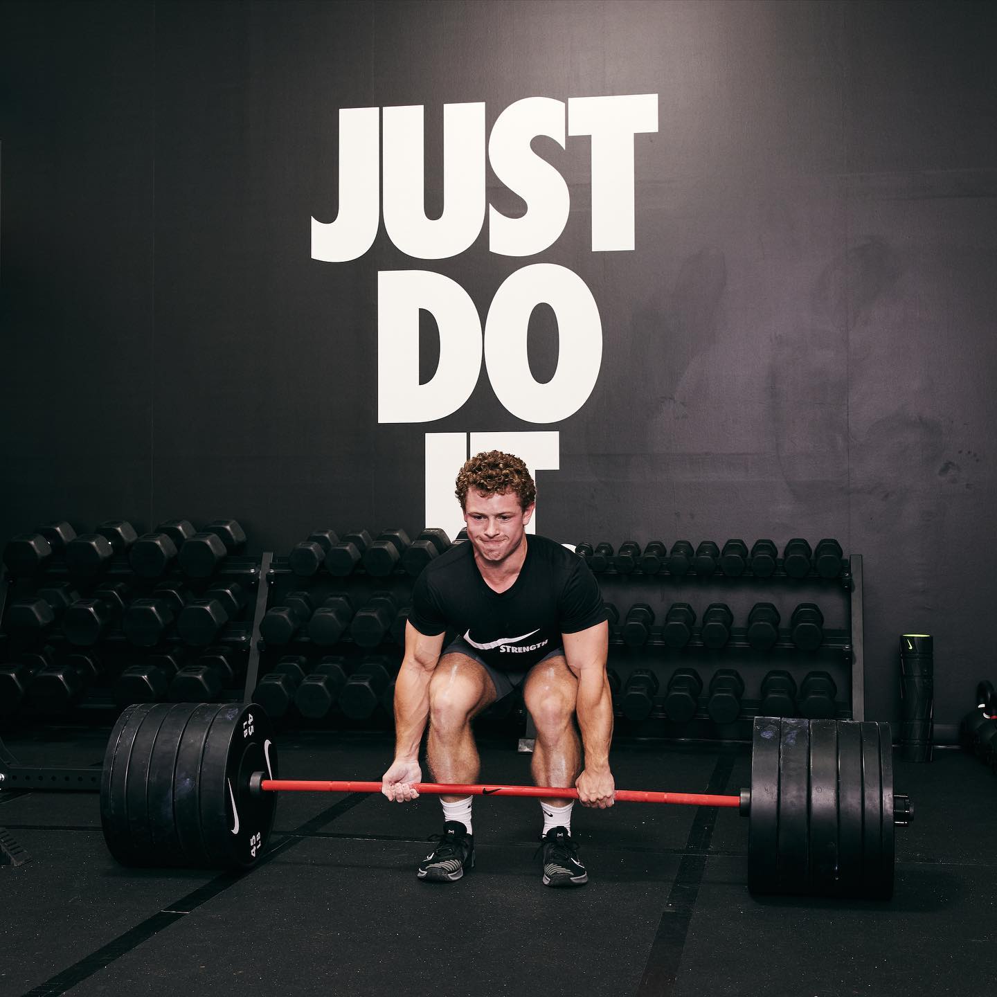 Nike Strength Coated Premium Barbell - 20 kg / Red Swoosh