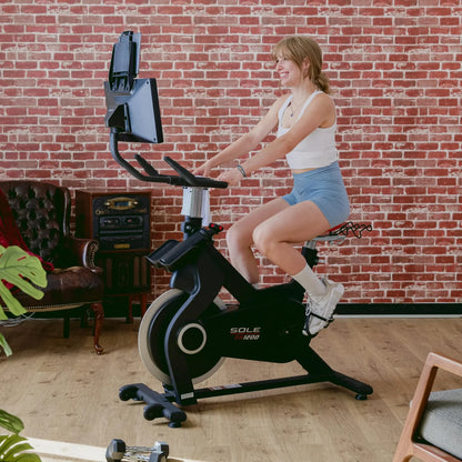 Sole Fitness SB1200 spinningfiets met touchscreen entertainment scherm