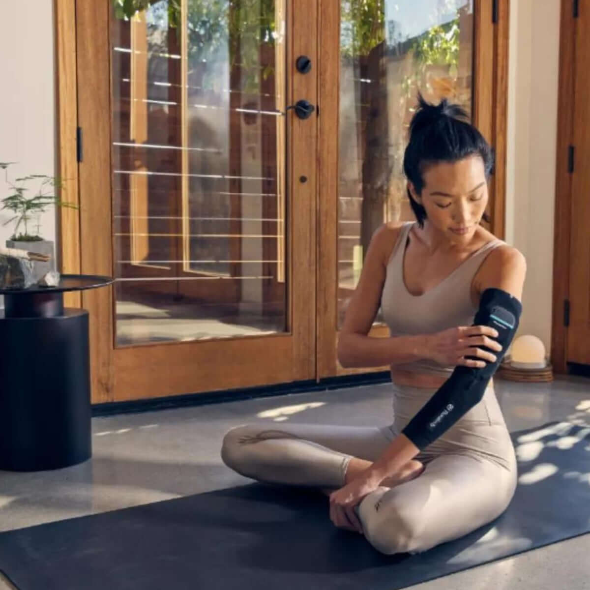 2x Therabody RecoveryPulse Arm (Medium) - Compression Sleeve Set - Herstel & rust voor de armen